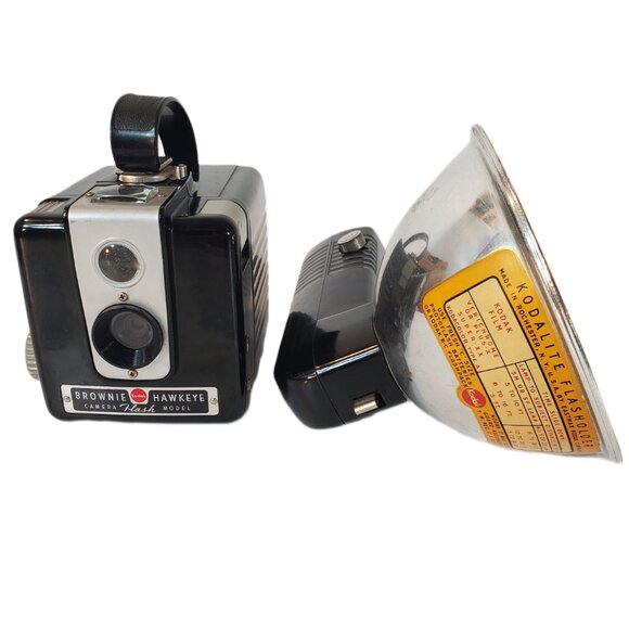 Vintage 1954 Kodak Brownie Hawkeye Flash Model Camera w/ Kodalite Flash Holder - Picture 7 of 15